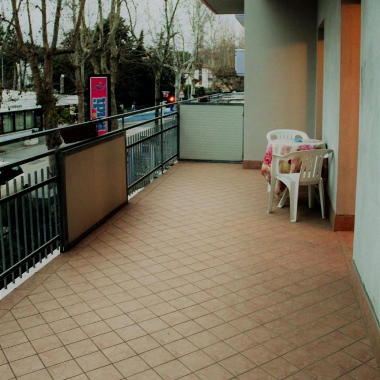 Hotel Midi - Camera Matrimoniale con Balcone - 2