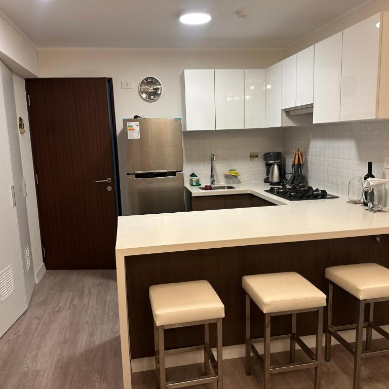 Ocean view apartment with balcony, pool and gym - One-Bedroom Apartment - 24