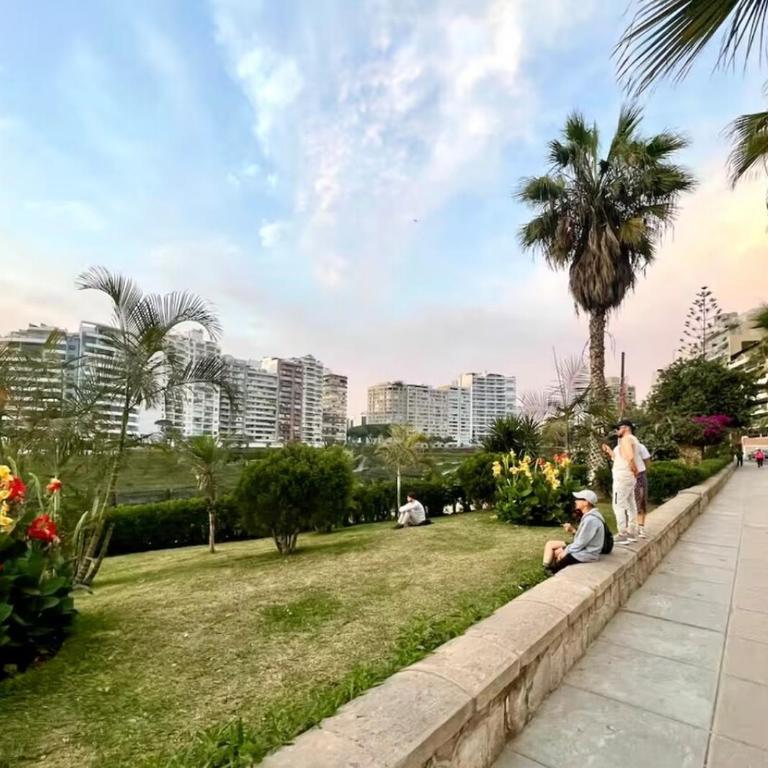 Ocean view apartment with balcony, pool and gym - One-Bedroom Apartment - 34