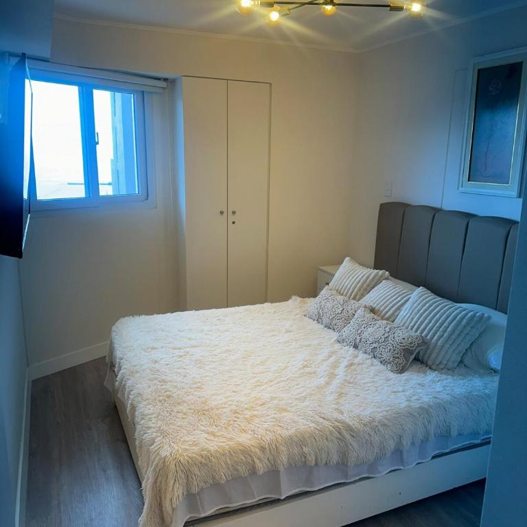 Ocean view apartment with balcony, pool and gym - One-Bedroom Apartment - 46