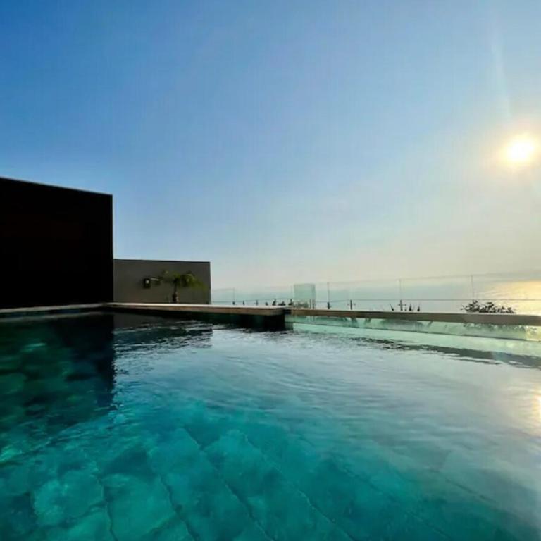 Ocean view apartment with balcony, pool and gym - One-Bedroom Apartment - 63