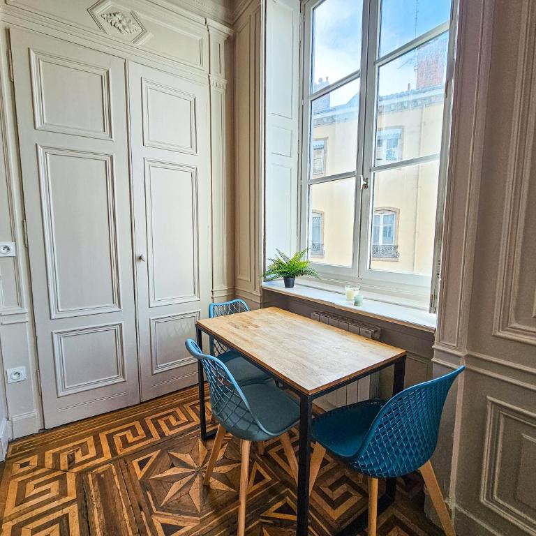 Le Haussman 4 places - Louis Pradel - Netflix - Appartement - 9