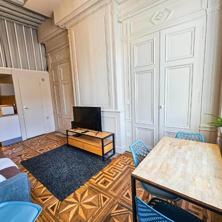 Le Haussman 4 places - Louis Pradel - Netflix - Appartement - 31