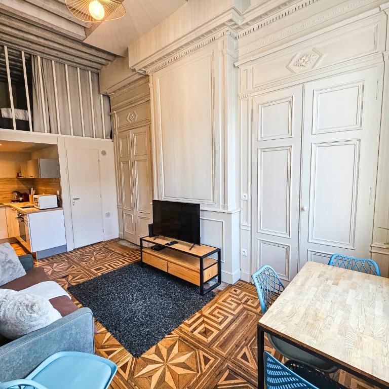 Le Haussman 4 places - Louis Pradel - Netflix - Appartement - 32