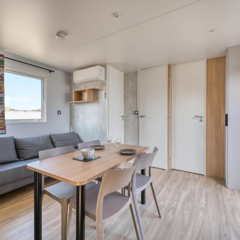 Camping Paradis Les Jonquilles - Premium Mobile Home with Air-Conditioning - 2 Bedrooms - 2