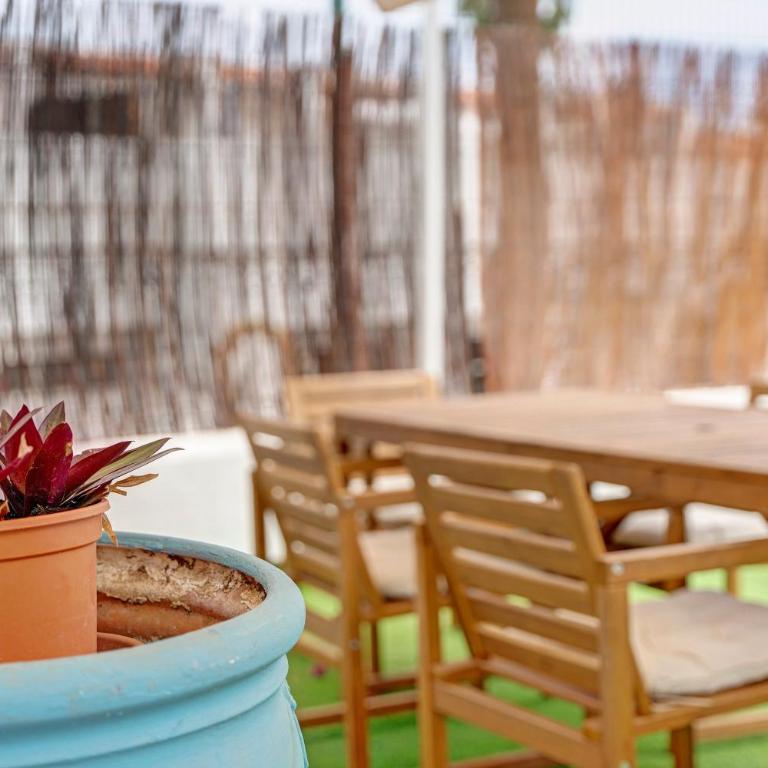 Garden Kid Friendly Apartment - Three-Bedroom House - 30