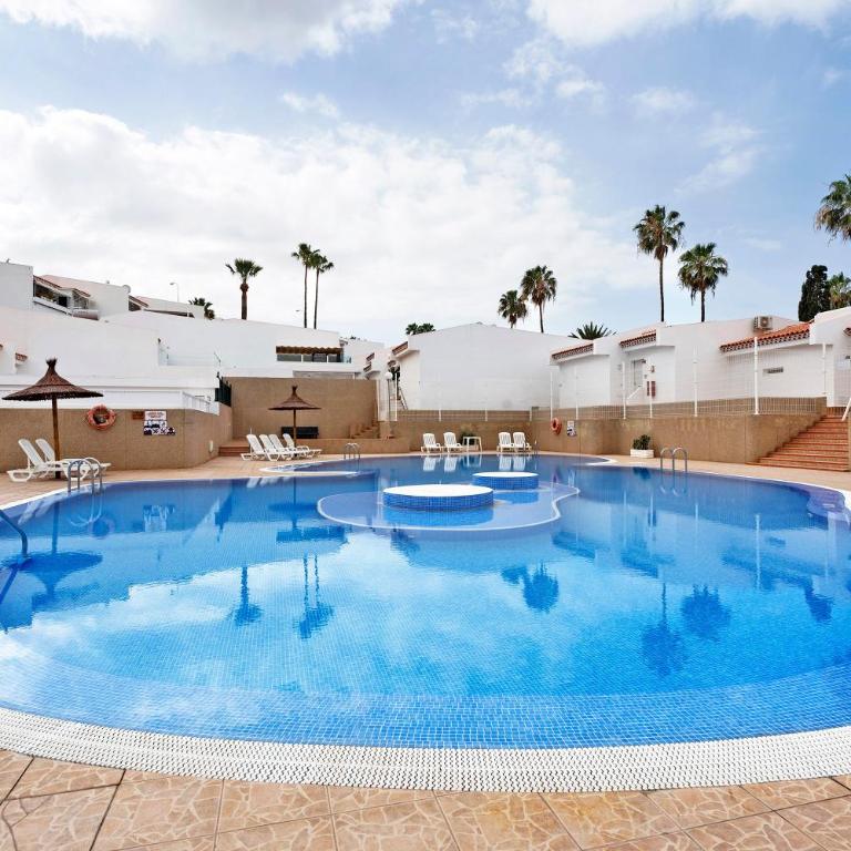 Garden Kid Friendly Apartment - Three-Bedroom House - 1