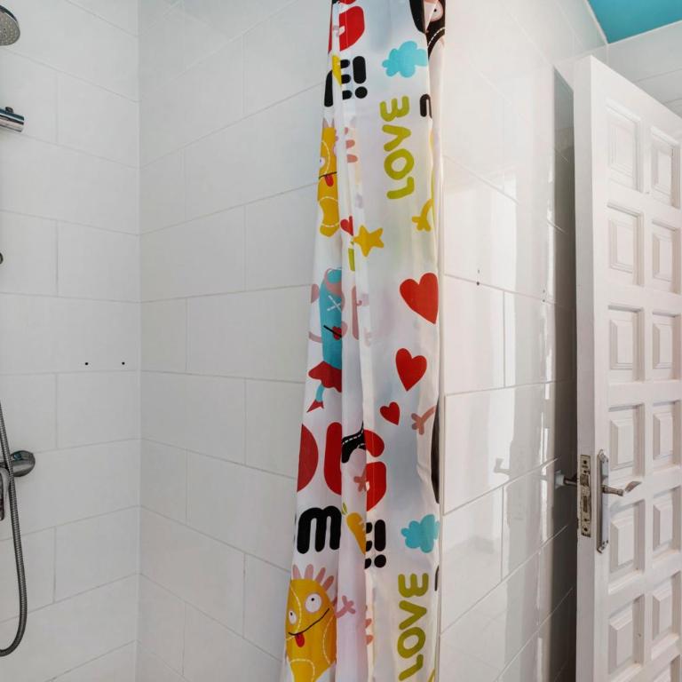 Garden Kid Friendly Apartment - Three-Bedroom House - 27