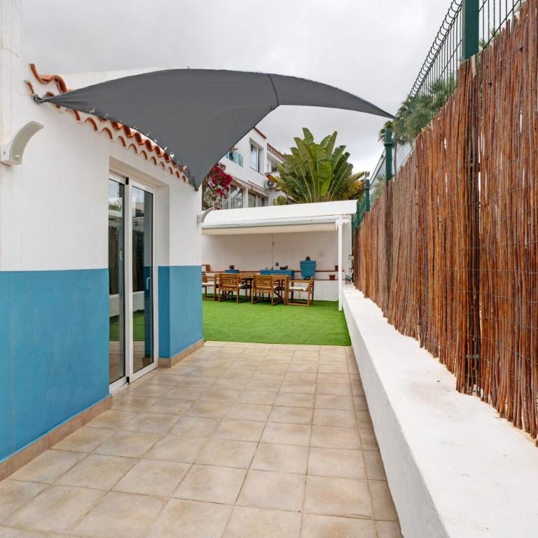 Garden Kid Friendly Apartment - Three-Bedroom House - 32