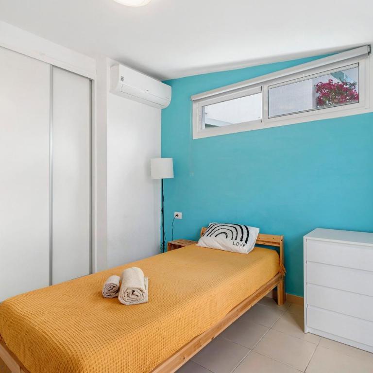 Garden Kid Friendly Apartment - Three-Bedroom House - 25