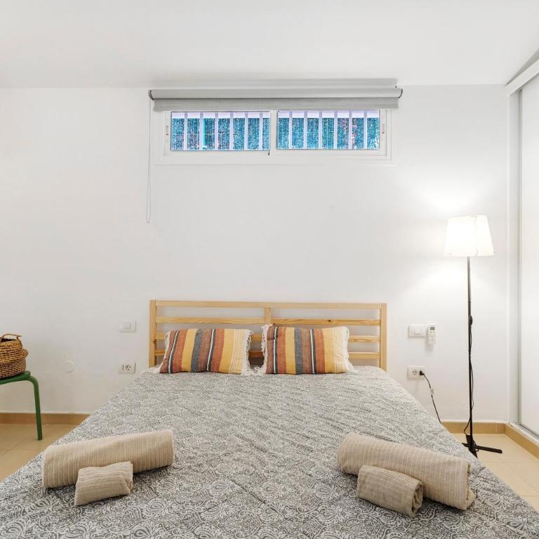 Garden Kid Friendly Apartment - Three-Bedroom House - 20