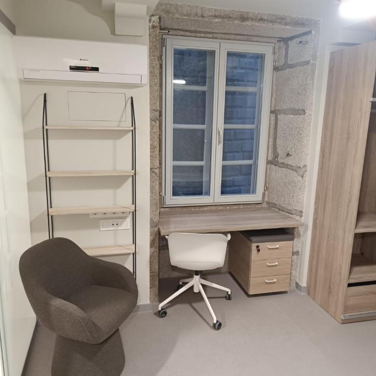 Loureiros Dorm - Single Room - 1