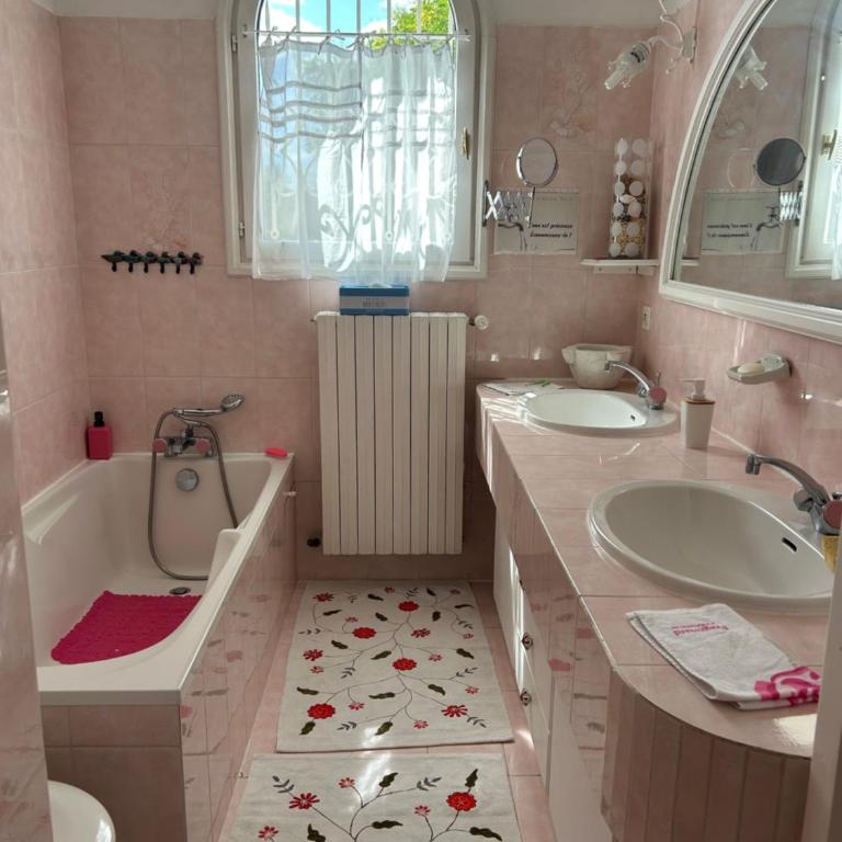 les chambres de Dominique - Chambre Triple - Vue sur Jardin - 2