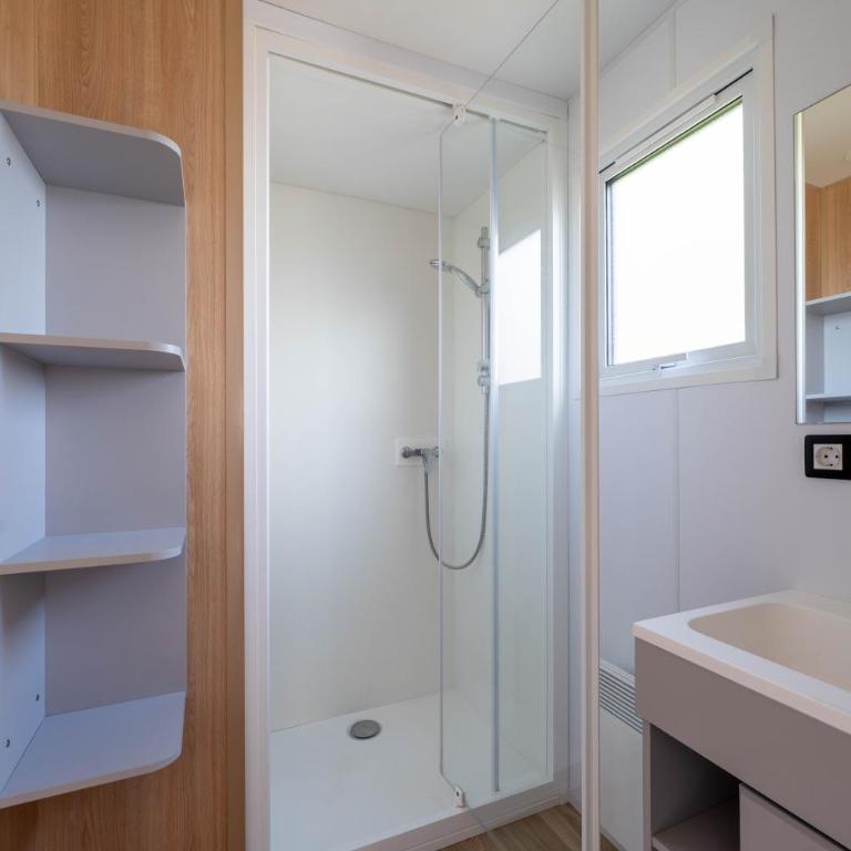 Camping Paradis Les Jonquilles - Premium Mobile Home with Air-Conditioning - 2 Bedrooms - 12