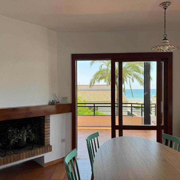 Oasis en las Villas de Benicasim - Three-Bedroom Apartment with Sea View - 11
