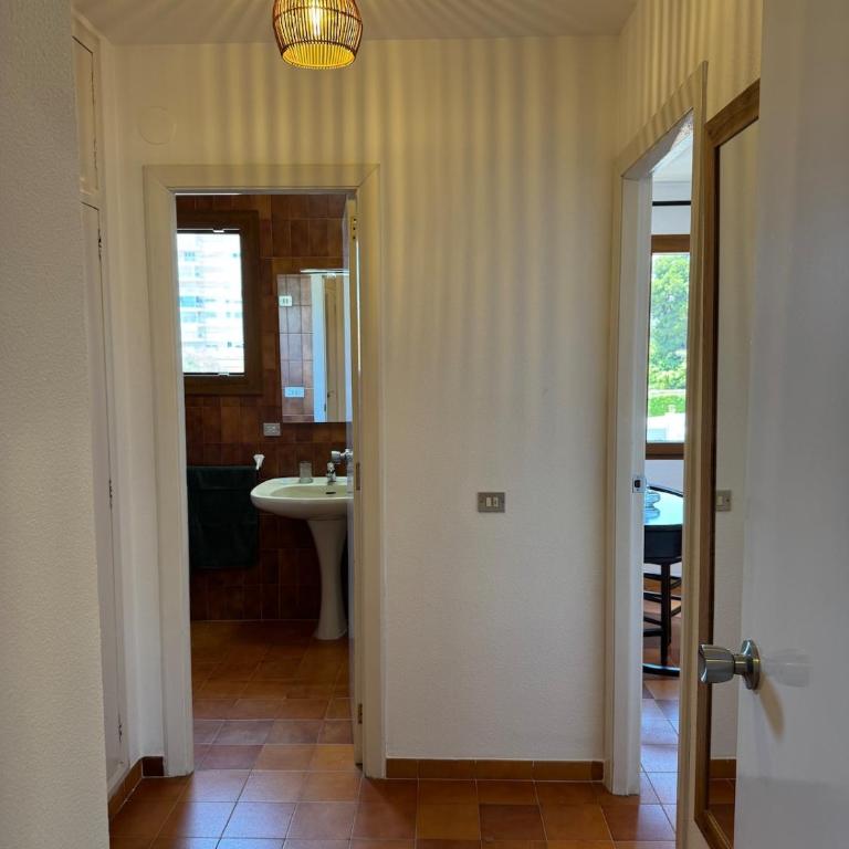 Oasis en las Villas de Benicasim - Three-Bedroom Apartment with Sea View - 34