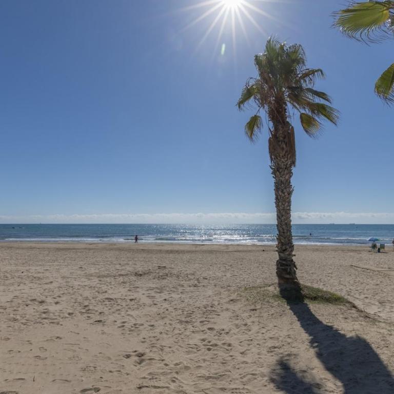 Oasis en las Villas de Benicasim - Three-Bedroom Apartment with Sea View - 40