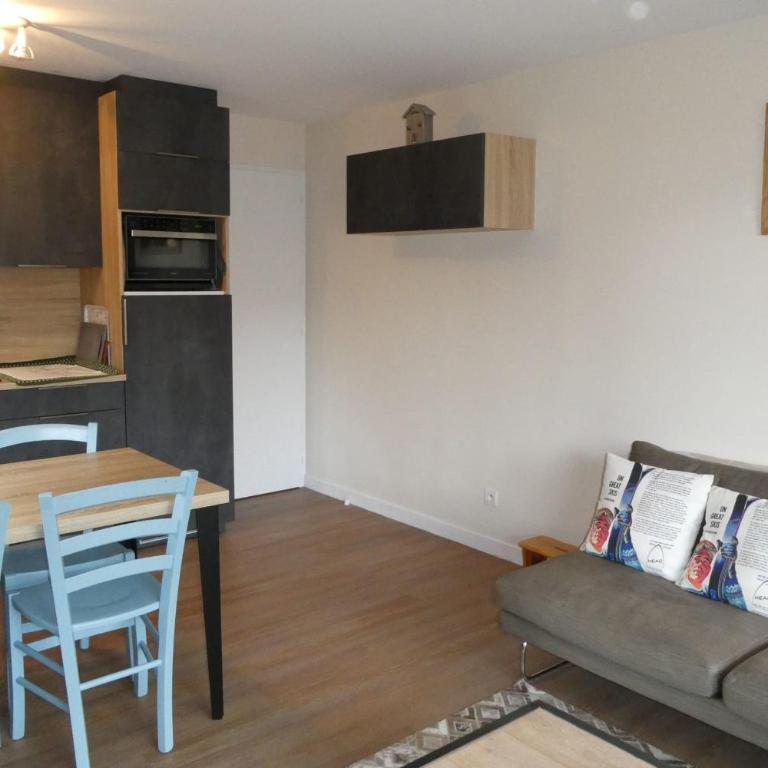 Appt avec balcon centre du village - Appartement - 5