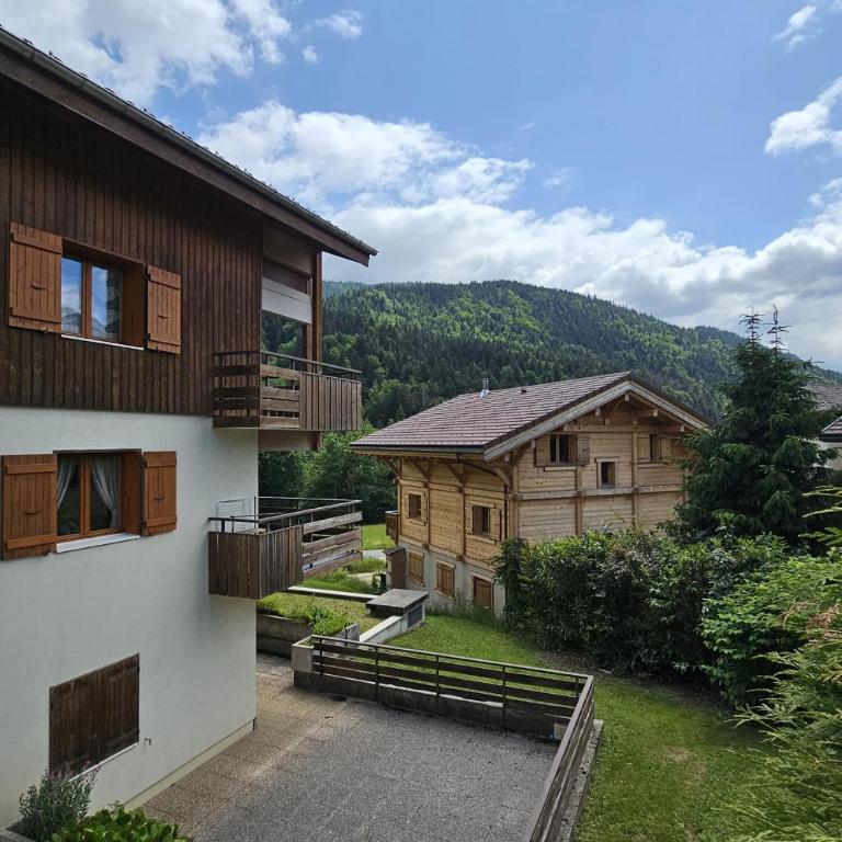 Appt avec balcon centre du village - Appartement - 12