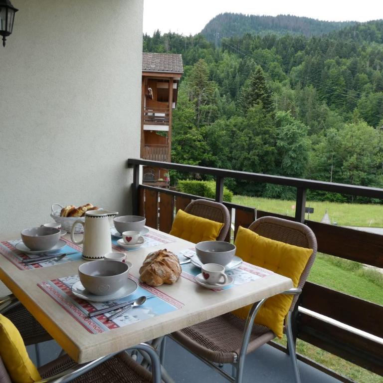 Appt avec balcon centre du village - Appartement - 10
