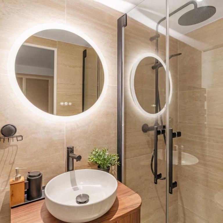 Sublim suite Marais with AC - Studio Lit Queen-Size - 6