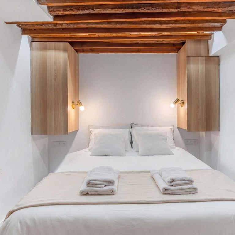 Sublim suite Marais with AC - Studio Lit Queen-Size - 8