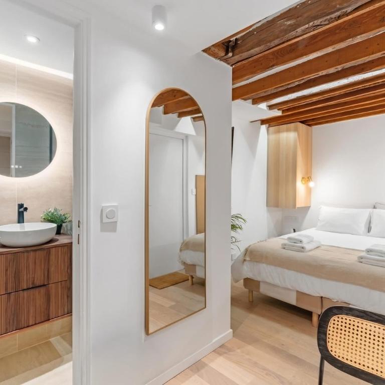 Sublim suite Marais with AC - Studio Lit Queen-Size - 1