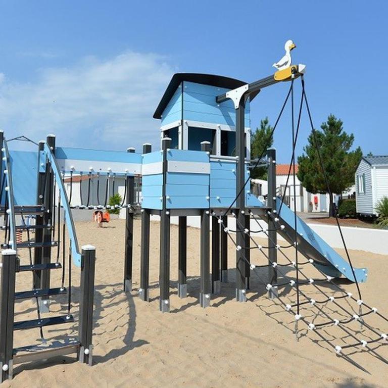 Mobil-home - 8 pers., terrasse accueillante - API-1-52-2825 - Mobile Home - 11