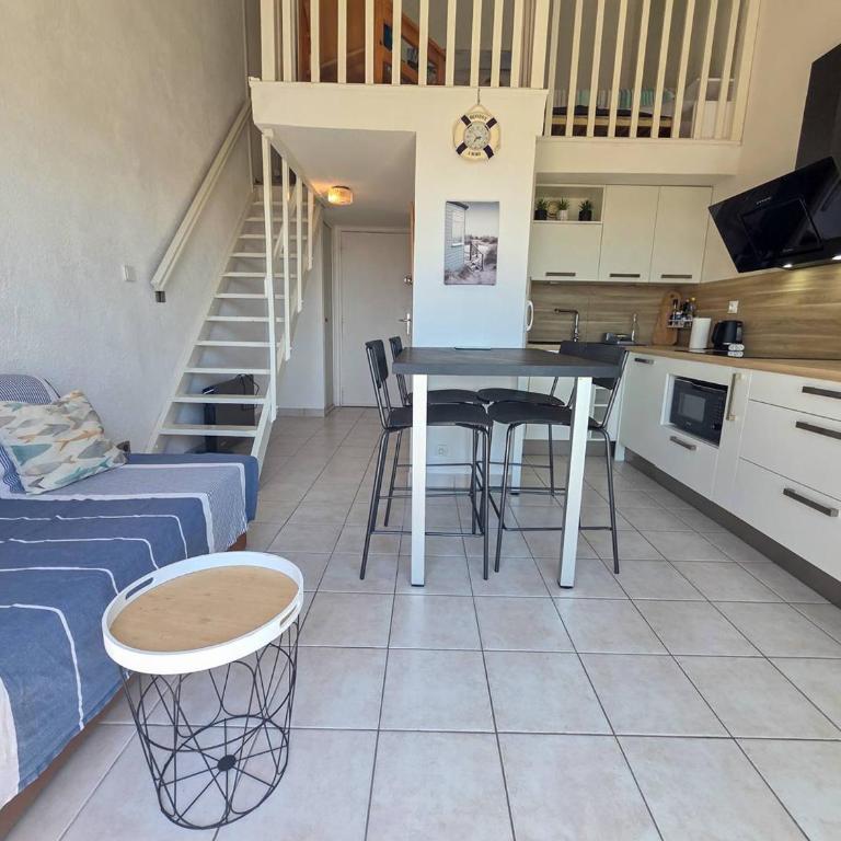 Studio mezzanine idéal, parking - 4 pers. - FR-1-880-92 - Appartement - 2