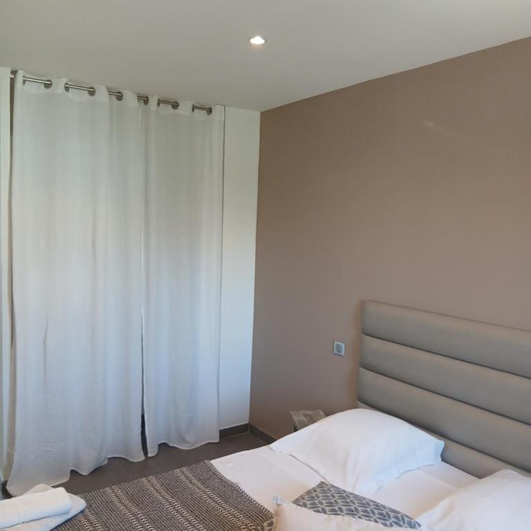 Superbe T3 vue entre terre et mer - Appartement 2 Chambres - 3