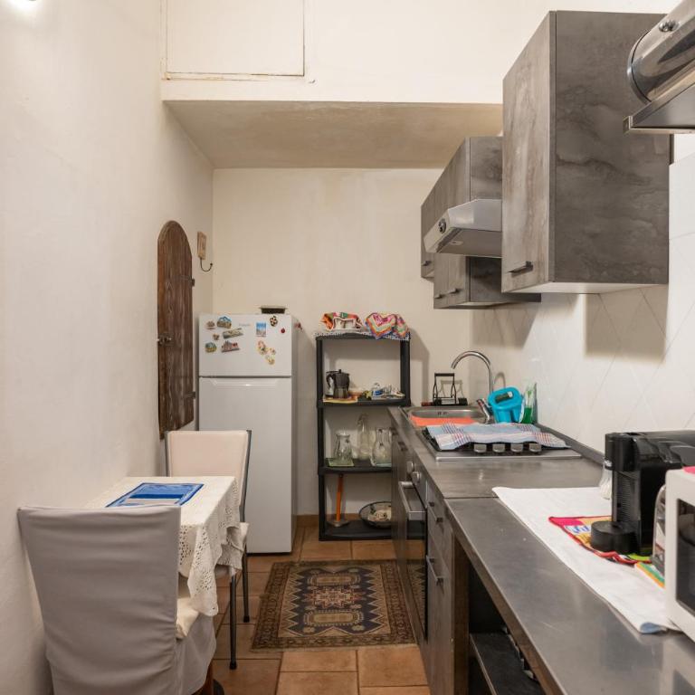 Casa di Alfredo Affittacamere - Standard Double Room with Shared Bathroom - 4