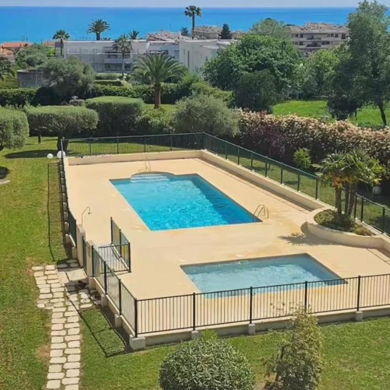 Rare appartement jardin privatif 130m2 piscine parking 6 à 8 personnes Antibes - Three-Bedroom Apartment with View - 11