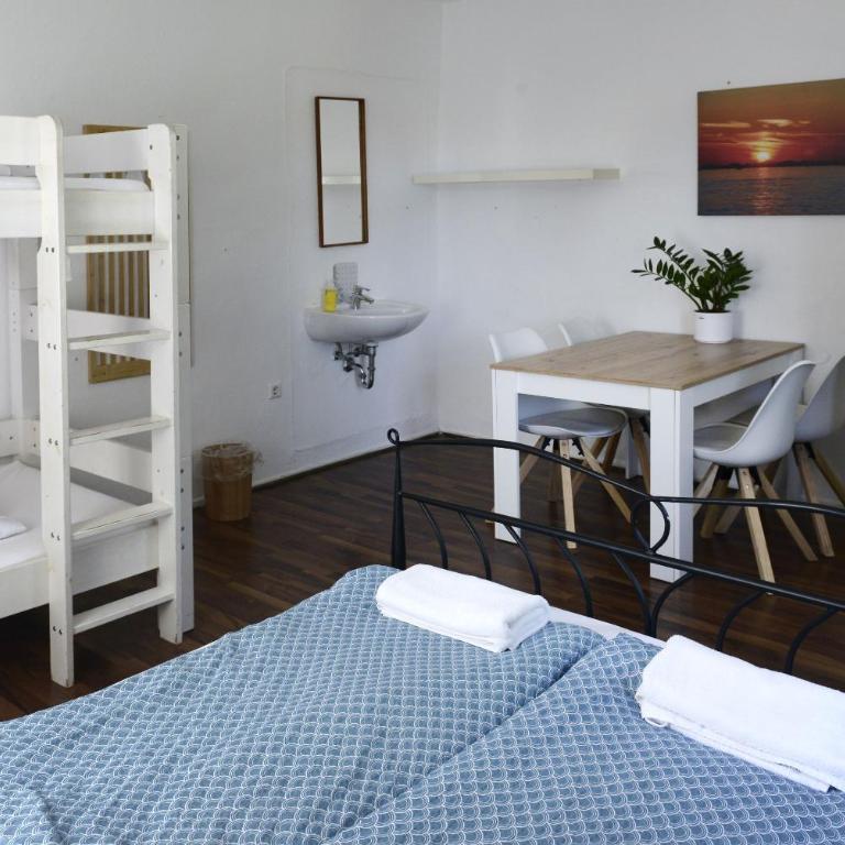 Westküste Lindau - Vierbettzimmer mit Gemeinschaftsbad - 1