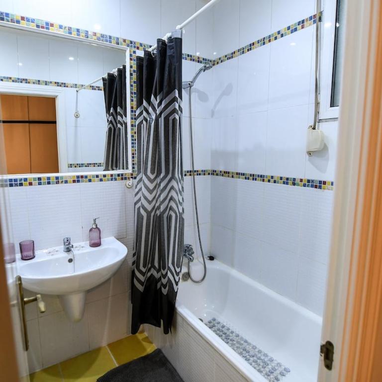 The Plaza Castilla Hideaway - One-Bedroom Apartment - 7