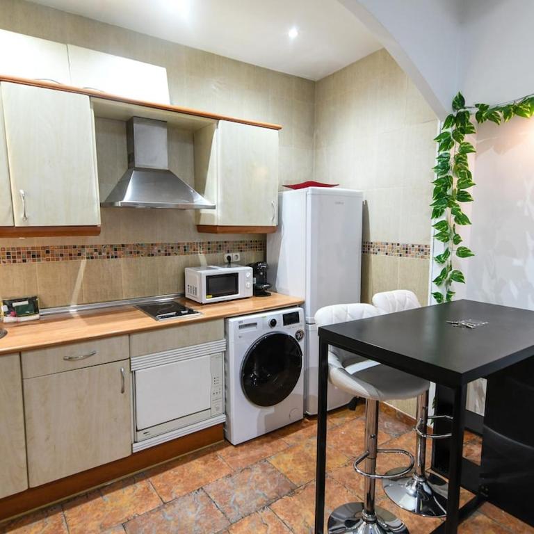 The Plaza Castilla Hideaway - One-Bedroom Apartment - 9