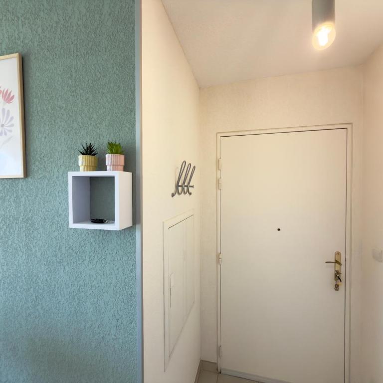 Le Suffren - One-Bedroom Apartment - 23