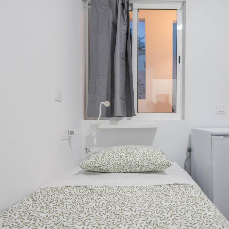 Mol-Terrace, En-Suite Bathroom, Fridge & TV - Camera Singola con Bagno Privato - 4