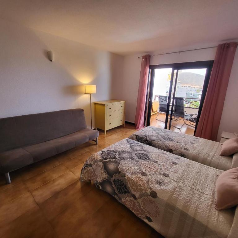 San Marino Studio 8 - Studio with Pool View - 9