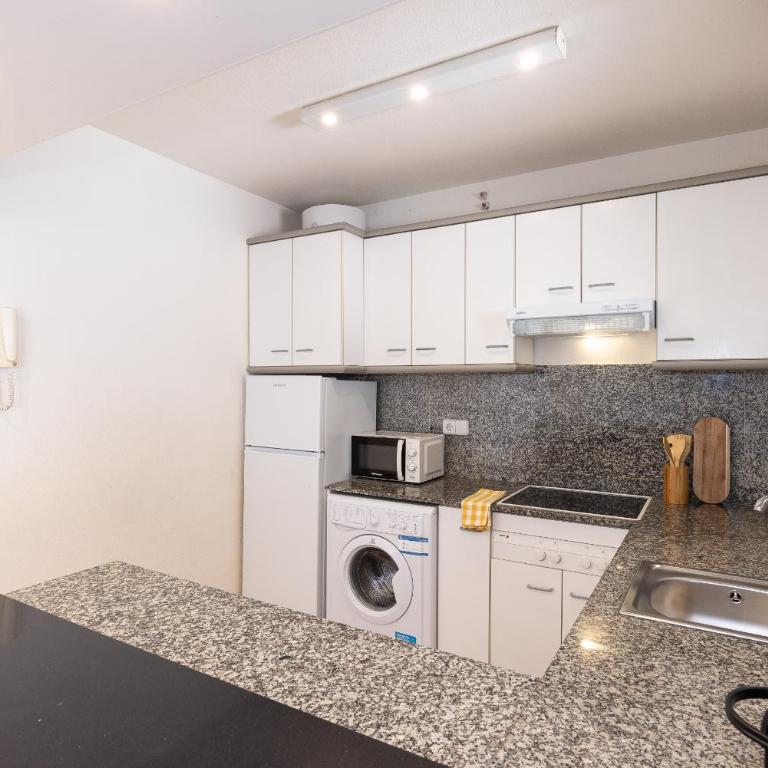 UHC Center Family Apartments - Penthouse - 19