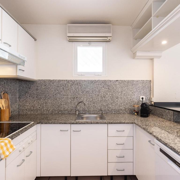 UHC Center Family Apartments - Penthouse - 22