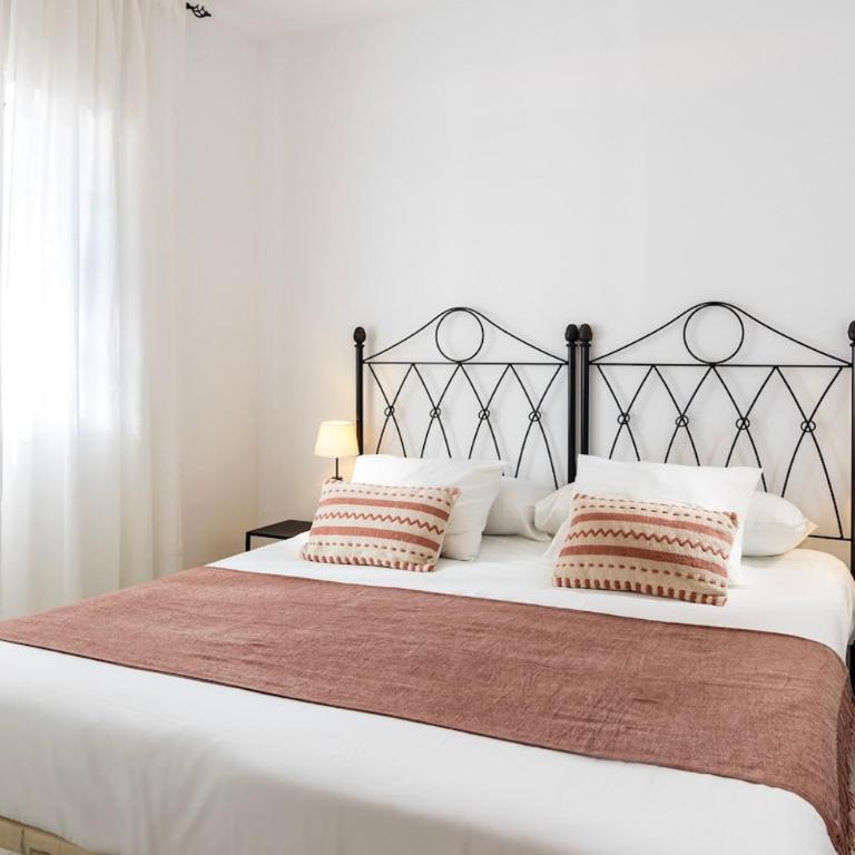 Casa Alborán with Jacuzzi, Billiard, BBQ and Sea View - Four-Bedroom House - 14