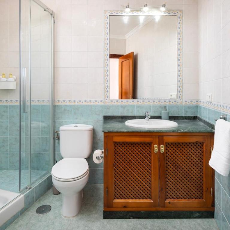 Casa Alborán with Jacuzzi, Billiard, BBQ and Sea View - Four-Bedroom House - 18