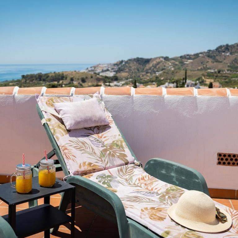 Casa Alborán with Jacuzzi, Billiard, BBQ and Sea View - Four-Bedroom House - 2