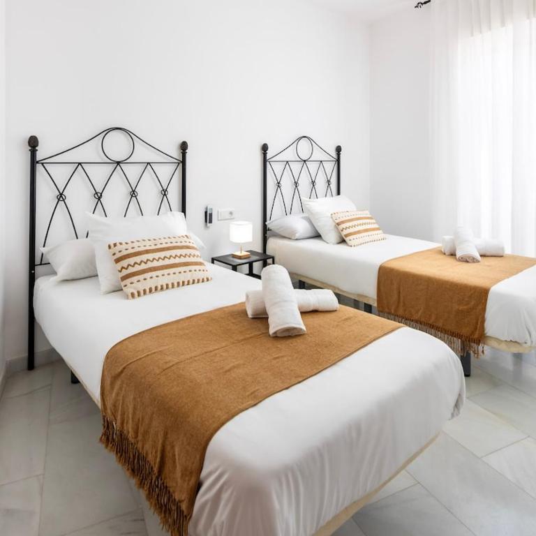Casa Alborán with Jacuzzi, Billiard, BBQ and Sea View - Four-Bedroom House - 15
