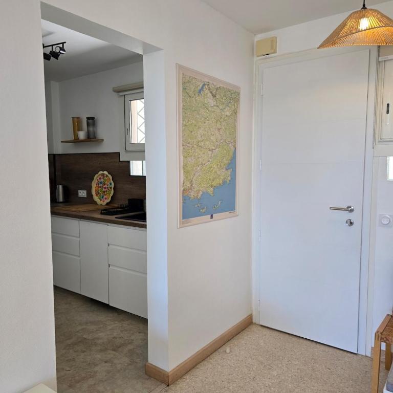L'Instant Bleu - apartment with AC, WiFi, and parking - One-Bedroom Apartment with Garden View - 4
