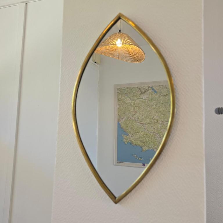 L'Instant Bleu - apartment with AC, WiFi, and parking - One-Bedroom Apartment with Garden View - 13