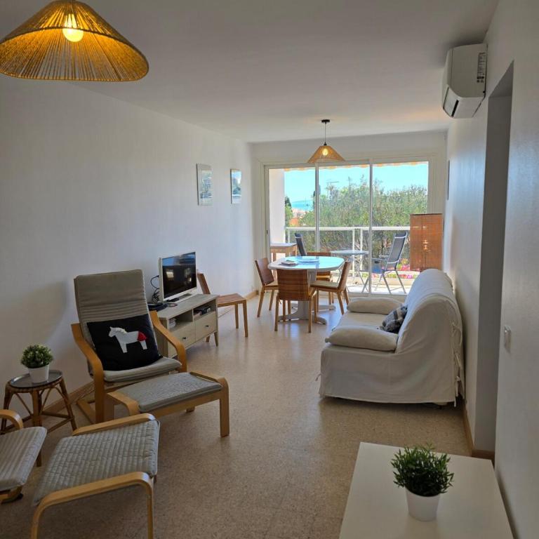L'Instant Bleu - apartment with AC, WiFi, and parking - One-Bedroom Apartment with Garden View - 15