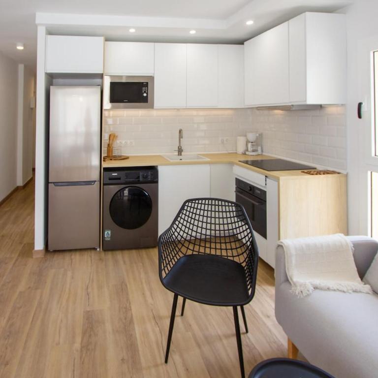 141-Fully Renovated, Shared Pools & Garden - Apartamento de 2 dormitorios - 9