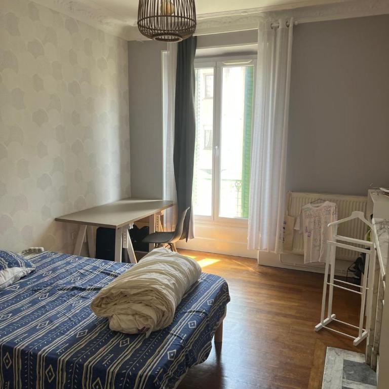 Chambre dans un appartement à 2 minutes à pied de la gare et GEM - Chambre Double - 2