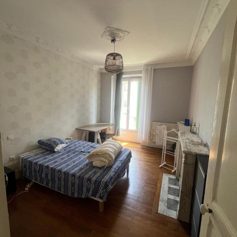 Chambre dans un appartement à 2 minutes à pied de la gare et GEM - Chambre Double - 1